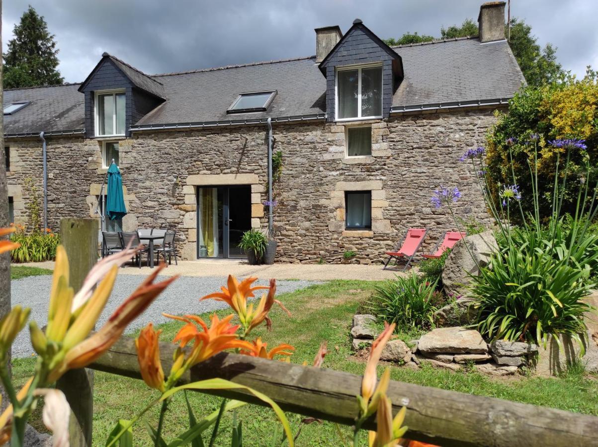 Aux Agapanthes Bed & Breakfast Pluherlin Bagian luar foto