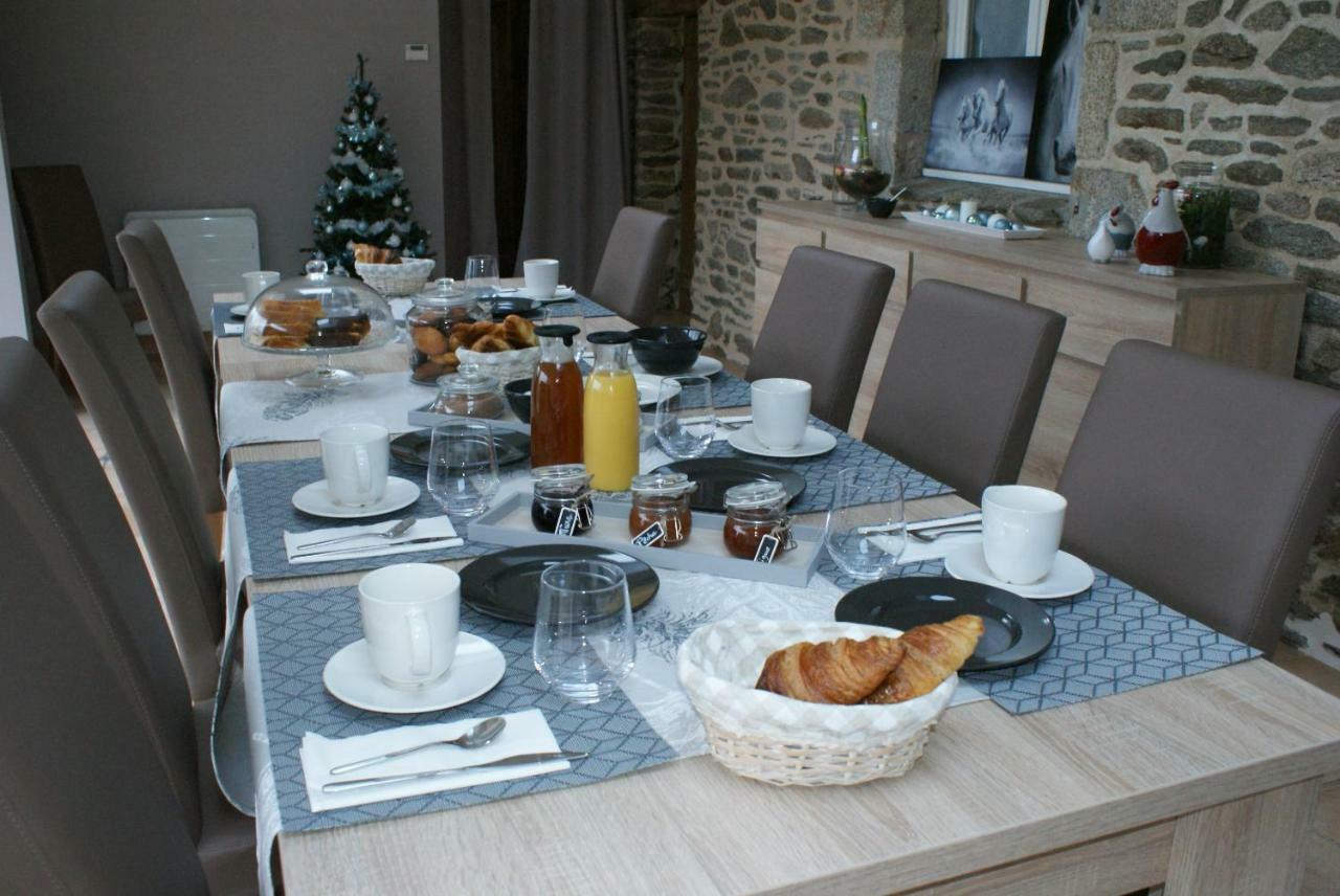 Aux Agapanthes Bed & Breakfast Pluherlin Bagian luar foto