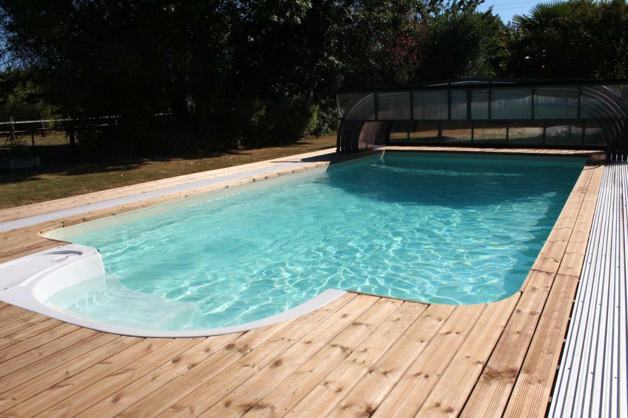 Aux Agapanthes Bed & Breakfast Pluherlin Bagian luar foto