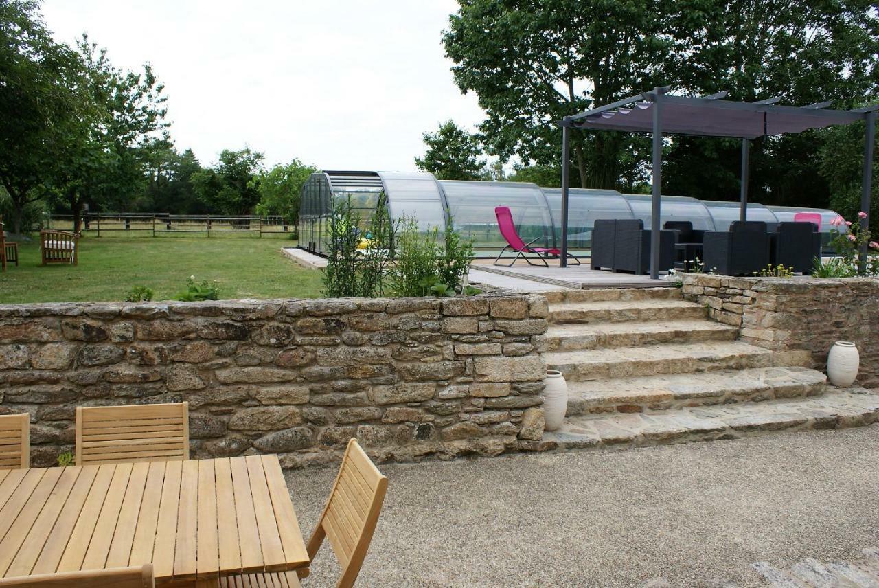 Aux Agapanthes Bed & Breakfast Pluherlin Bagian luar foto